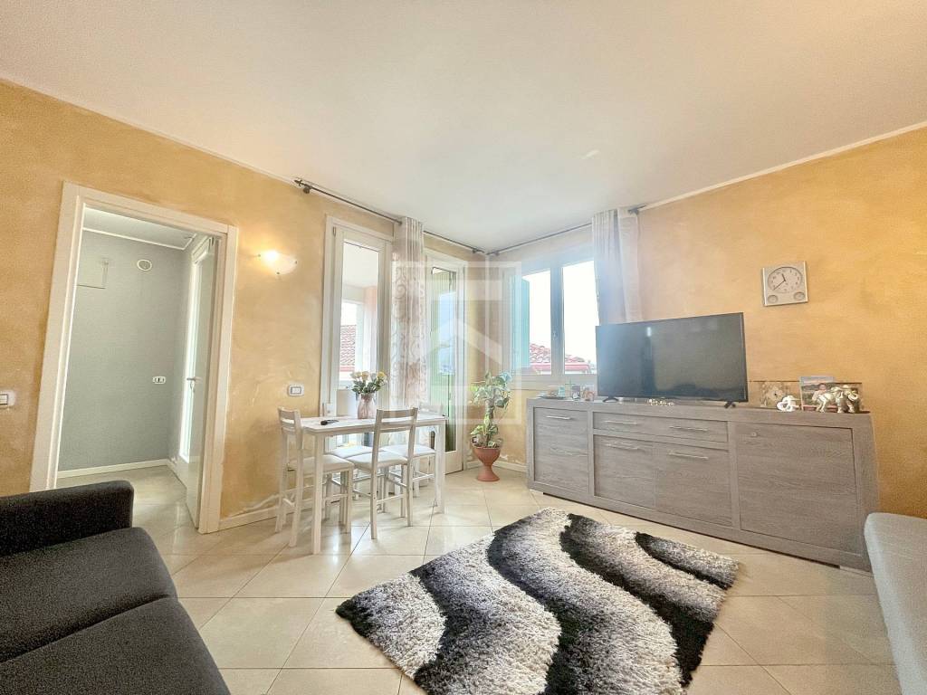 appartamento a Desenzano del Garda in zona San Martino della Battaglia