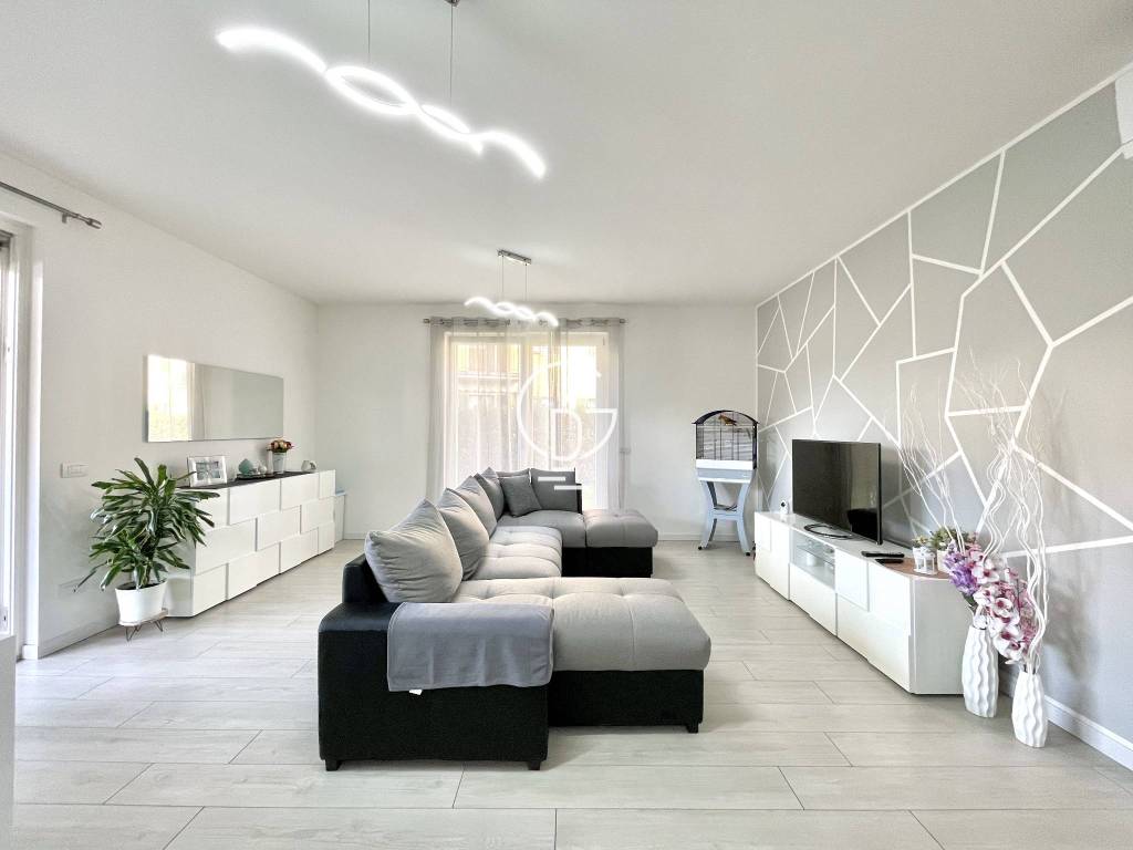 appartamento in vendita a Desenzano del Garda in zona Rivoltella