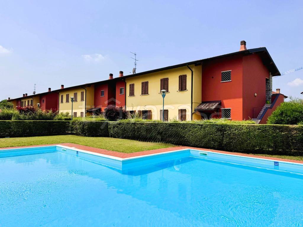 appartamento in vendita a Desenzano del Garda in zona Rivoltella