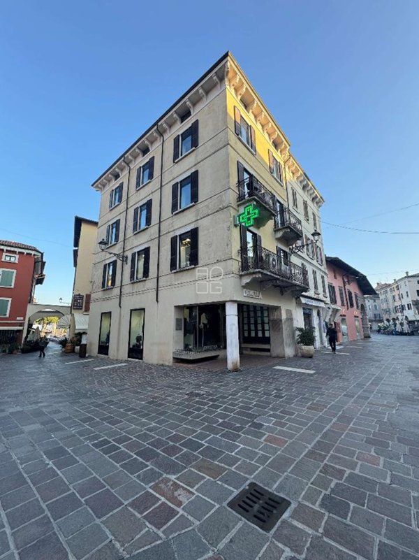 casa indipendente in vendita a Desenzano del Garda