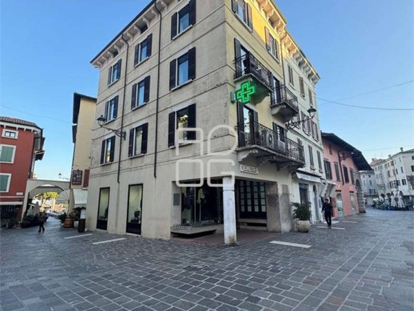 casa indipendente in vendita a Desenzano del Garda