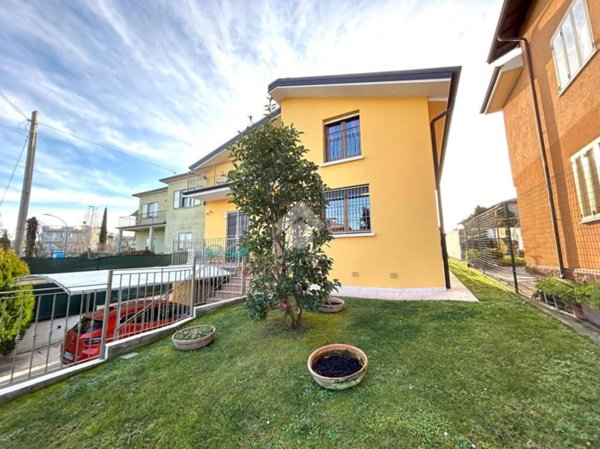 casa indipendente in vendita a Desenzano del Garda in zona Rivoltella