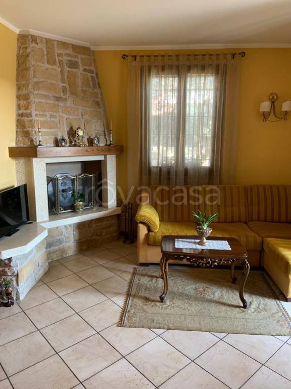 casa indipendente in vendita a Desenzano del Garda