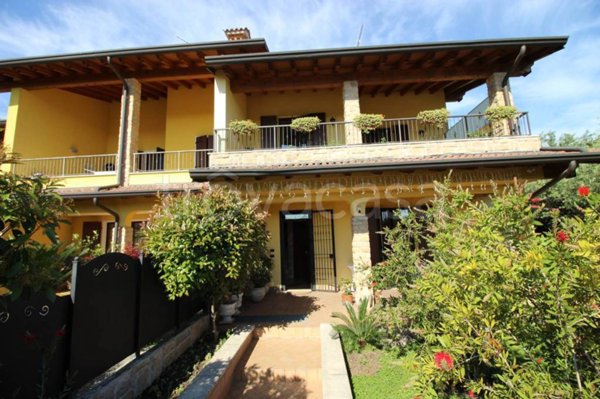 casa indipendente in vendita a Desenzano del Garda