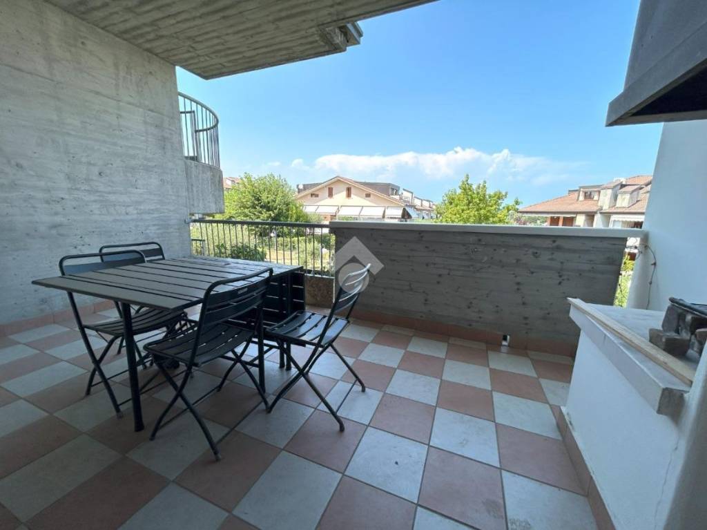 appartamento in vendita a Desenzano del Garda in zona Rivoltella