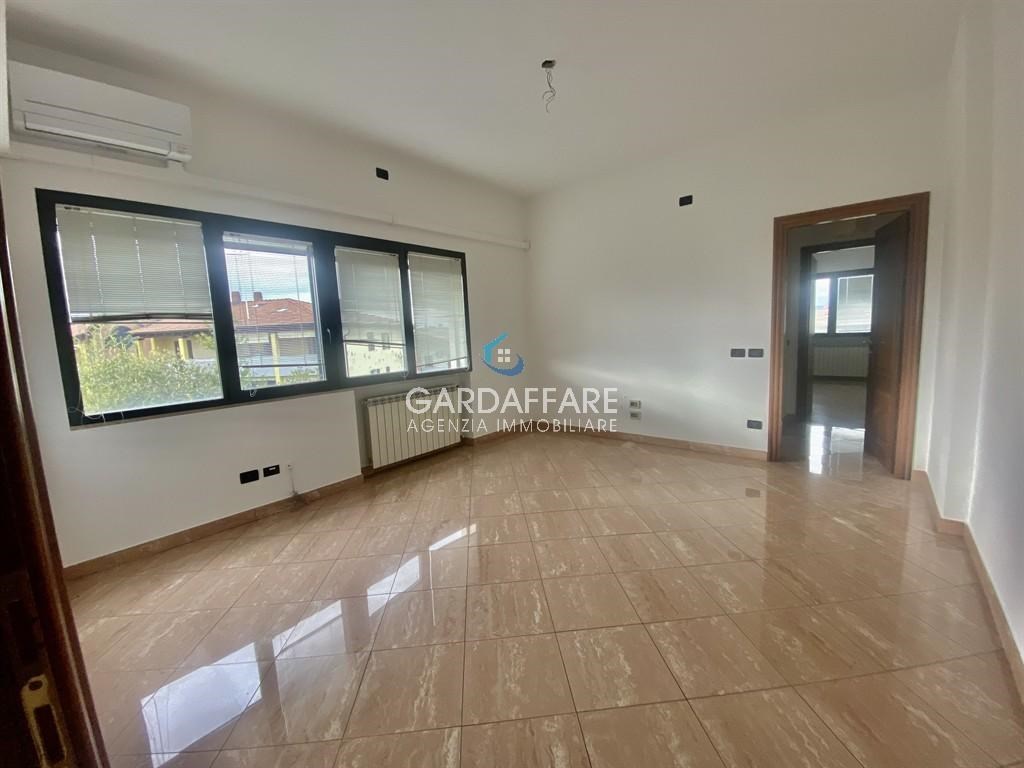 appartamento in vendita a Desenzano del Garda in zona Rivoltella