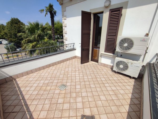 casa indipendente in vendita a Desenzano del Garda