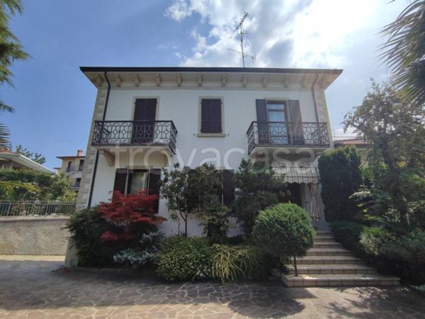 casa indipendente in vendita a Desenzano del Garda