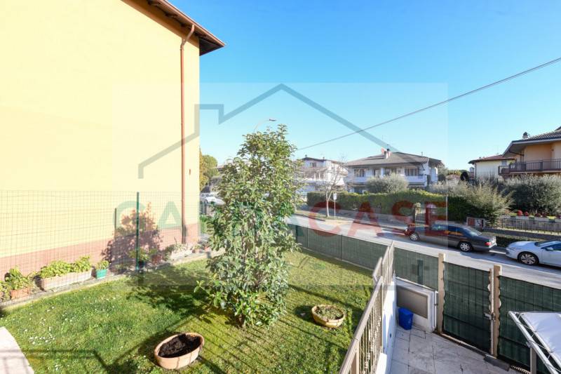 casa indipendente in vendita a Desenzano del Garda