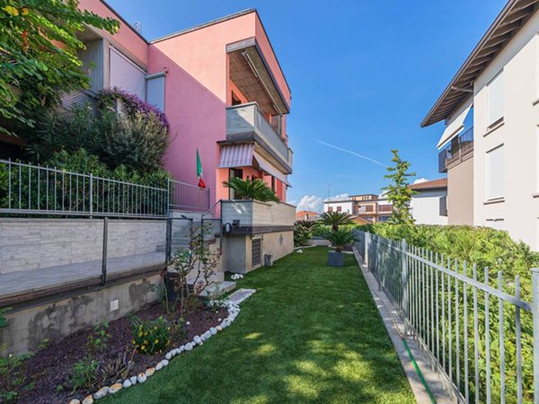 casa indipendente in vendita a Desenzano del Garda