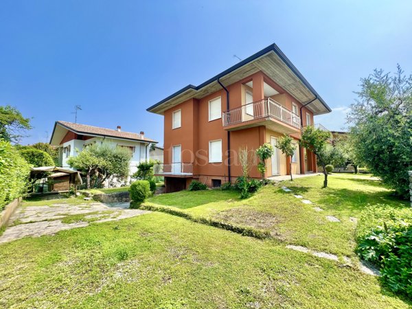 casa indipendente in vendita a Desenzano del Garda in zona Rivoltella