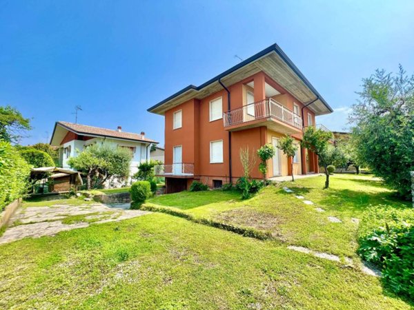 casa indipendente in vendita a Desenzano del Garda in zona Rivoltella