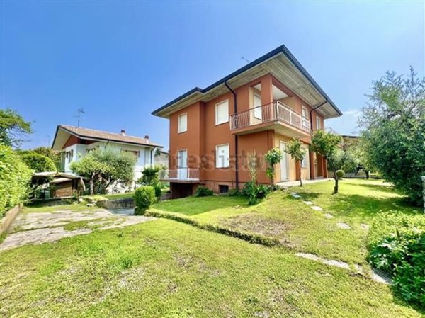 casa indipendente in vendita a Desenzano del Garda in zona Rivoltella