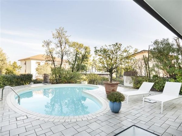 casa indipendente in vendita a Desenzano del Garda