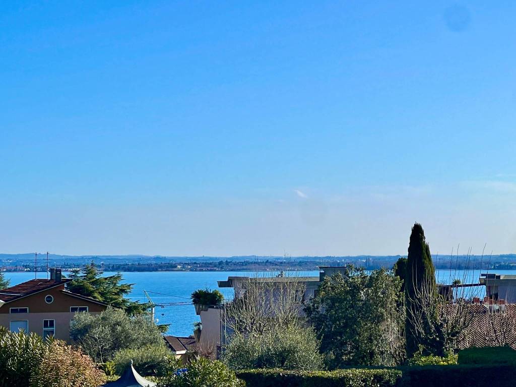 casa indipendente in vendita a Desenzano del Garda