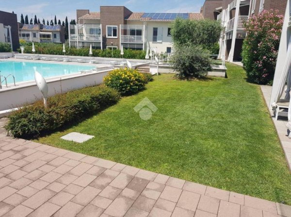 appartamento in vendita a Desenzano del Garda in zona Rivoltella