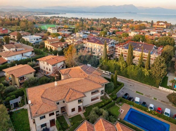 appartamento in vendita a Desenzano del Garda in zona Rivoltella
