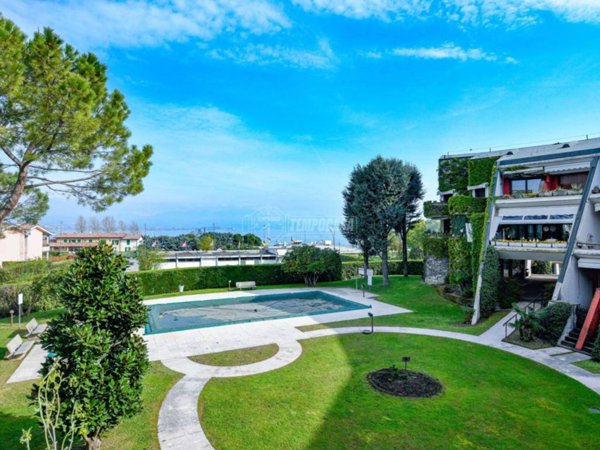 appartamento in vendita a Desenzano del Garda in zona Rivoltella