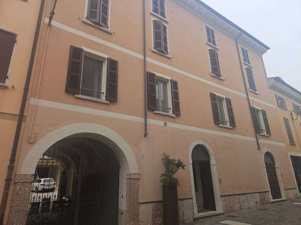 appartamento in vendita a Desenzano del Garda in zona Rivoltella