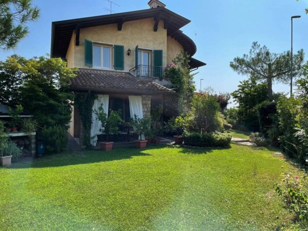 casa indipendente in vendita a Desenzano del Garda