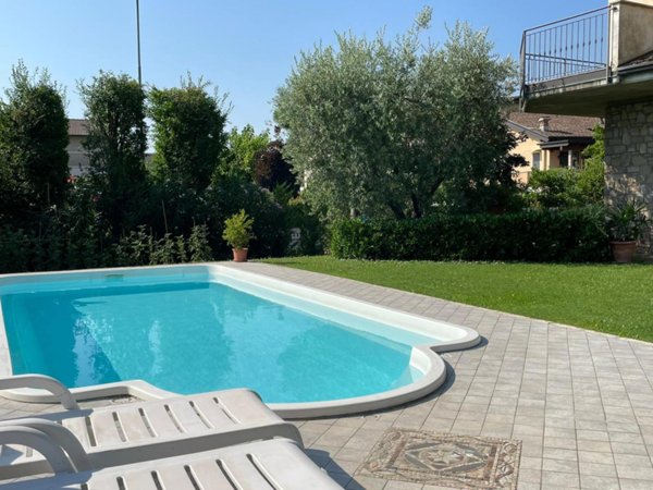 casa indipendente in vendita a Desenzano del Garda