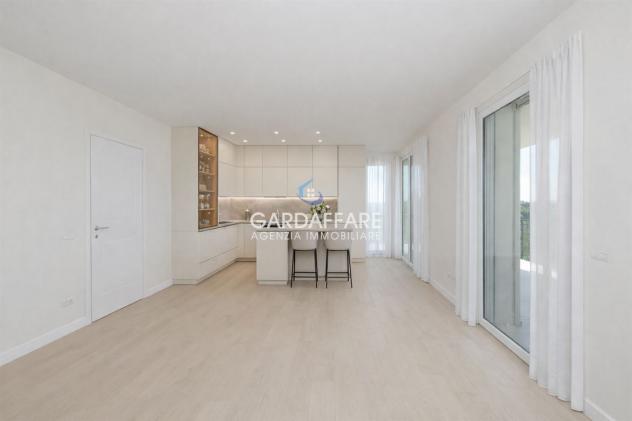 appartamento in vendita a Desenzano del Garda in zona Rivoltella