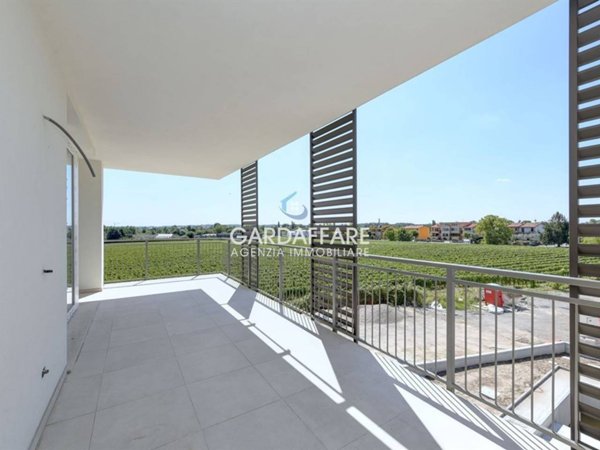 appartamento in vendita a Desenzano del Garda in zona Rivoltella