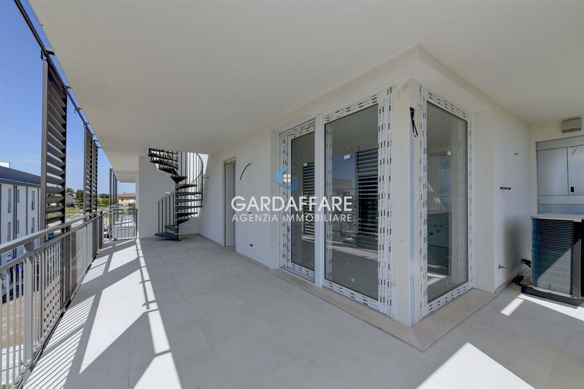 appartamento in vendita a Desenzano del Garda in zona Rivoltella