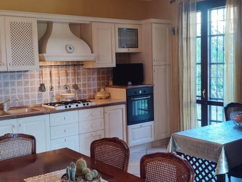 casa indipendente in vendita a Desenzano del Garda