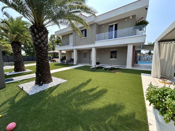 casa indipendente in vendita a Desenzano del Garda