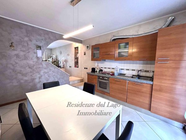 casa indipendente in vendita a Desenzano del Garda in zona Rivoltella