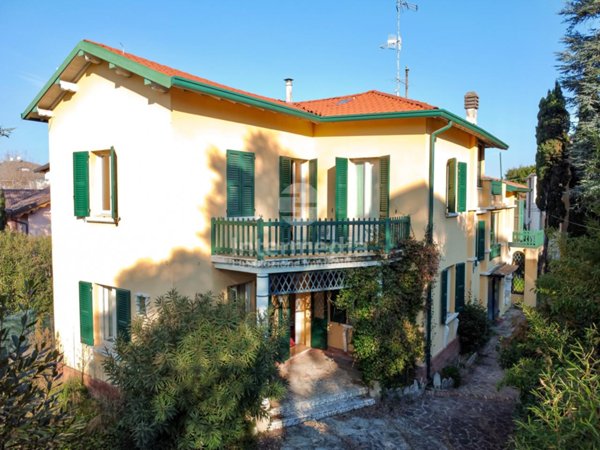 casa indipendente in vendita a Desenzano del Garda