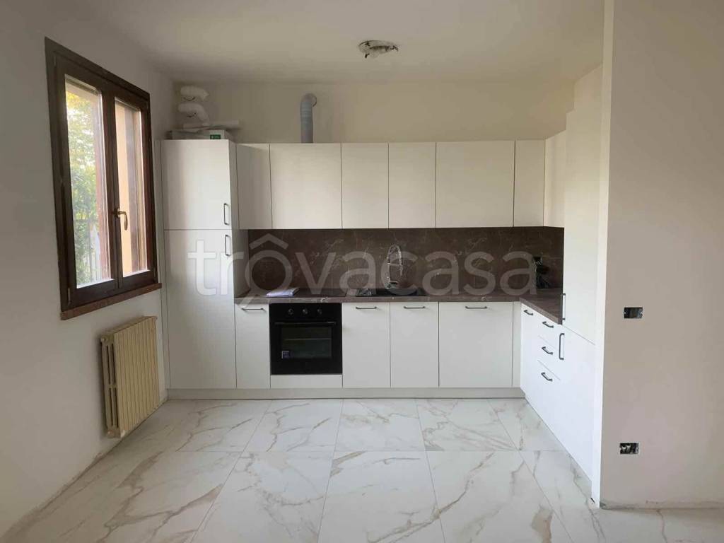appartamento in vendita a Desenzano del Garda in zona Rivoltella