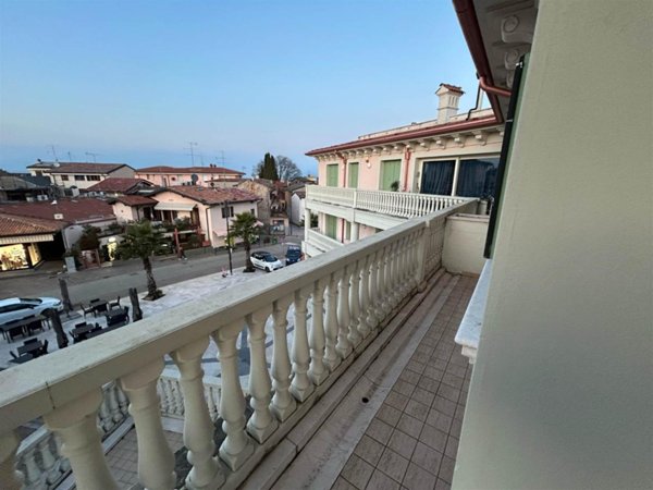 appartamento in vendita a Desenzano del Garda in zona Rivoltella