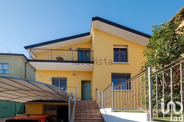 casa indipendente in vendita a Desenzano del Garda in zona Rivoltella