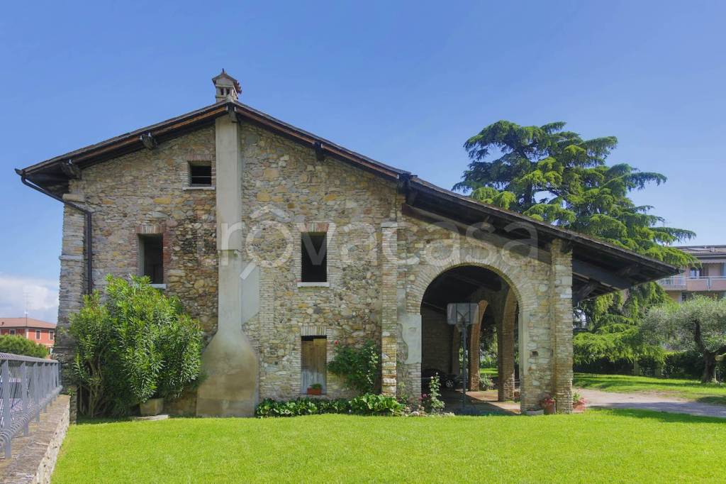 casa indipendente in vendita a Desenzano del Garda