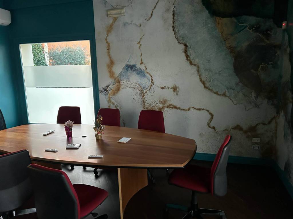 ufficio in vendita a Desenzano del Garda in zona Rivoltella