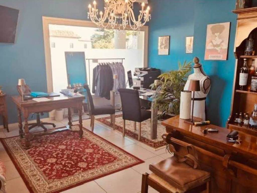 ufficio in vendita a Desenzano del Garda in zona Rivoltella