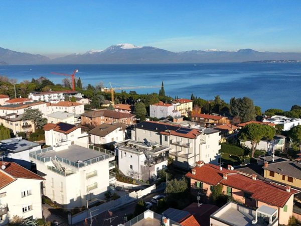 casa indipendente in vendita a Desenzano del Garda