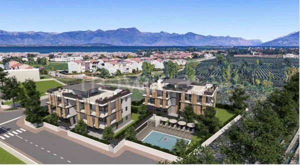 appartamento in vendita a Desenzano del Garda in zona Rivoltella