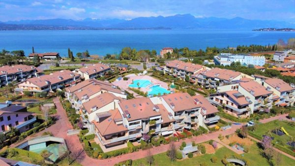 appartamento in vendita a Desenzano del Garda in zona Rivoltella
