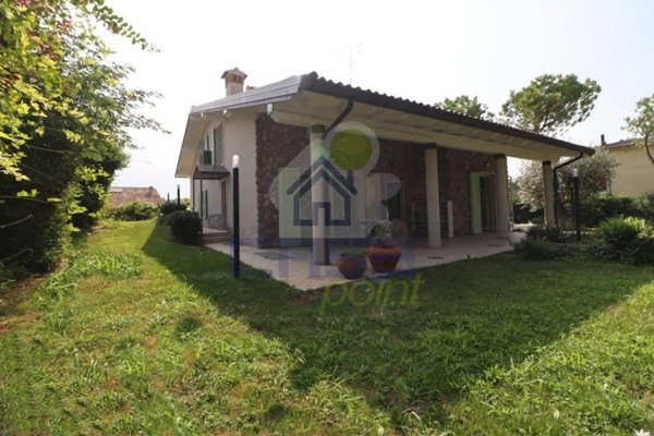 casa indipendente in vendita a Desenzano del Garda