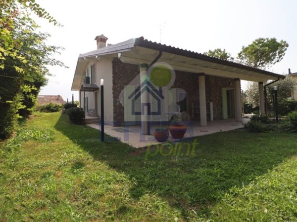casa indipendente in vendita a Desenzano del Garda
