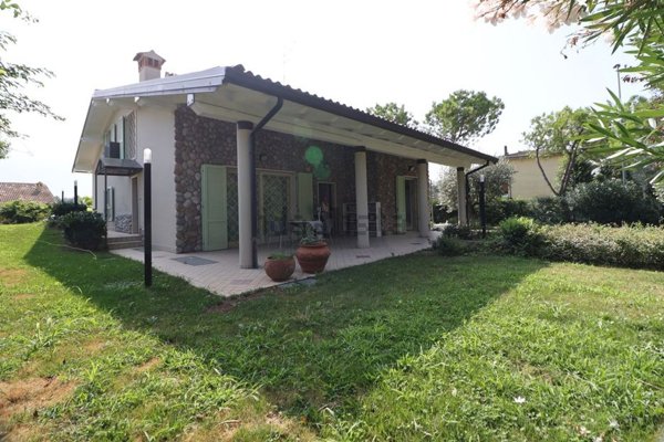 casa indipendente in vendita a Desenzano del Garda