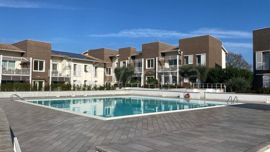 appartamento in vendita a Desenzano del Garda in zona Rivoltella