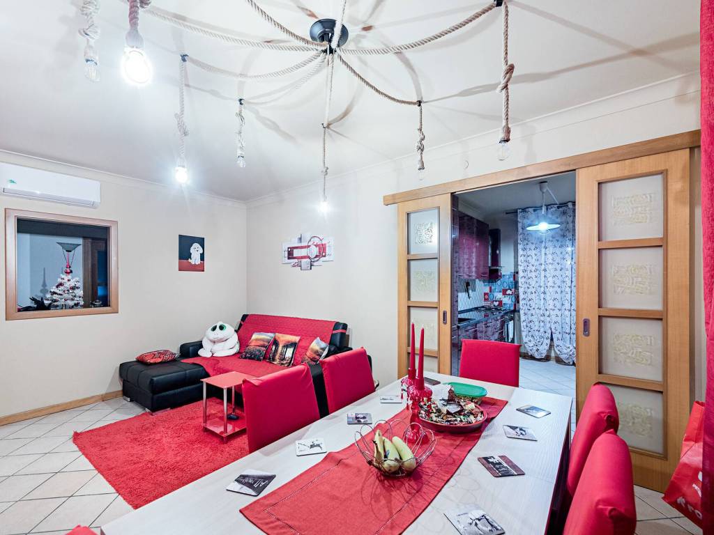 appartamento in vendita a Desenzano del Garda in zona Rivoltella