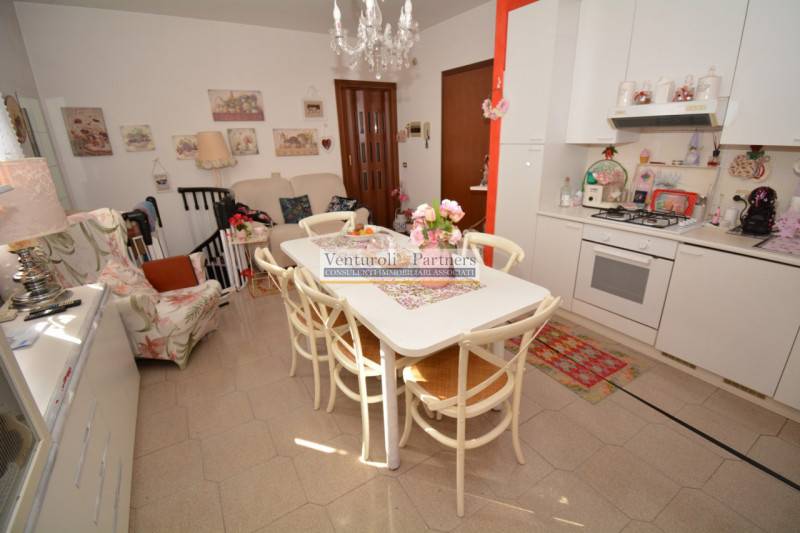 appartamento in vendita a Desenzano del Garda in zona Rivoltella