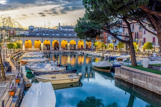 casa indipendente in vendita a Desenzano del Garda