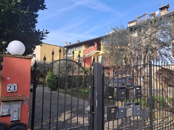 appartamento in vendita a Desenzano del Garda in zona Vaccarolo