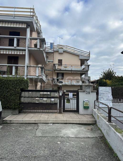 appartamento in vendita a Desenzano del Garda in zona Rivoltella